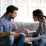كيف أتعامل مع الانتقاد بدون أن أنهار أو أدخل في دفاع مستمر؟