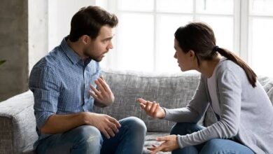 كيف أتعامل مع الانتقاد بدون أن أنهار أو أدخل في دفاع مستمر؟