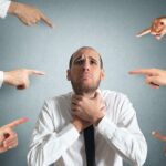 كيف أتعامل مع شخص يستنزفني نفسيًا بدون أن أخسر نفسي؟