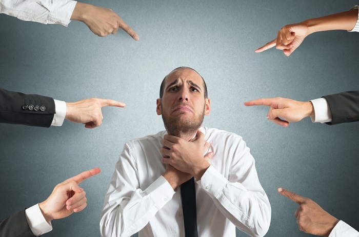 كيف أتعامل مع شخص يستنزفني نفسيًا بدون أن أخسر نفسي؟